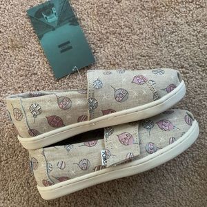 NWT TOMS Toddler Girls Ornament Shoes | Sz 11
